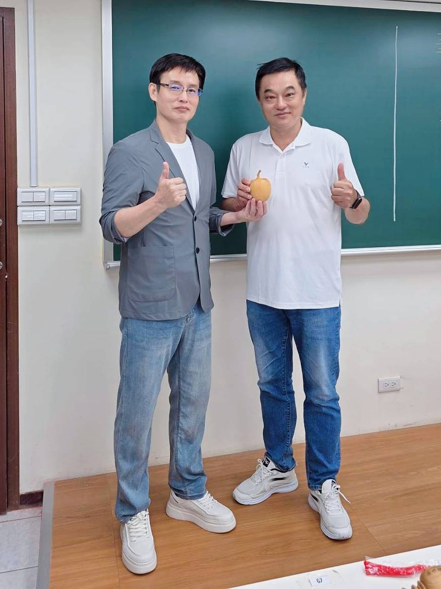 114地政士榜首父親-藍樹明代書