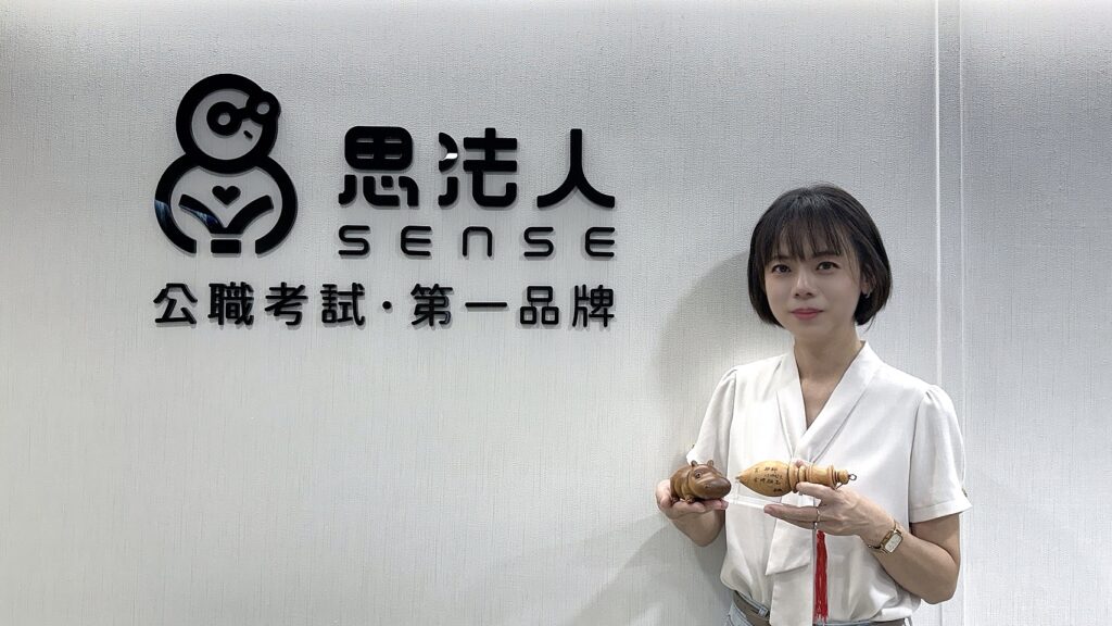 115地政士-洪郁軒同學-領獎照